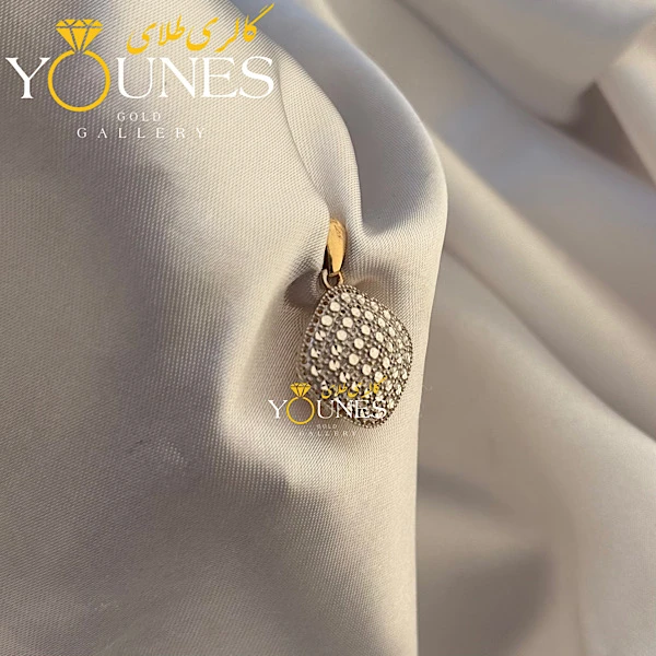 تصویر دوم آویز طلا لوزی تراش دار سفید